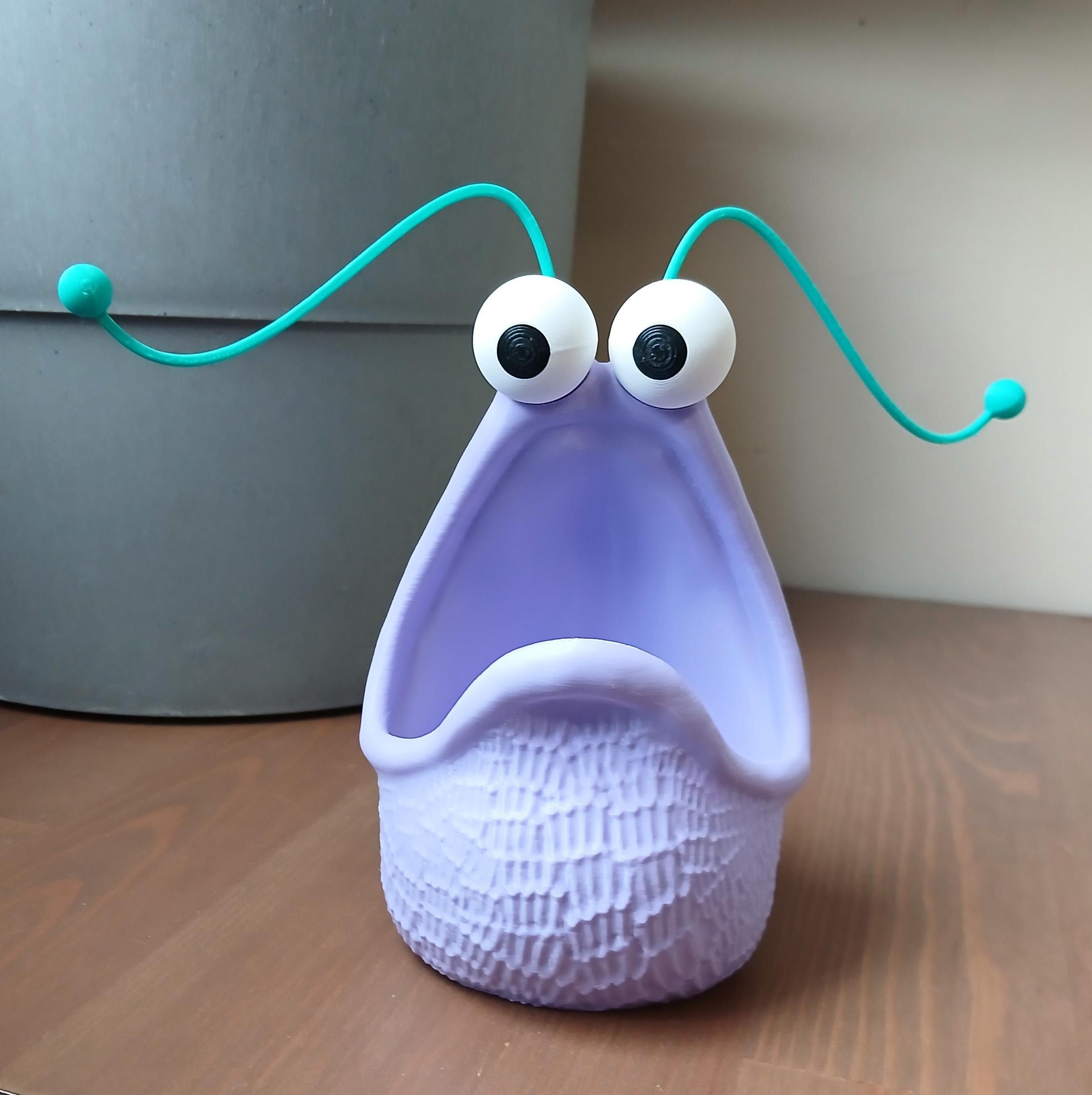 Martian with big eyes and quirky antennas.